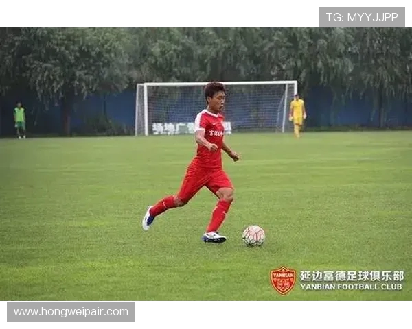 科学足球训练新视野:提升速度的有效方法与技巧探讨 科学足球训练新视野:提升速度的有效方法与技巧探讨