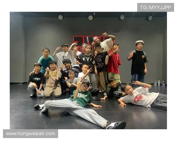 街舞战术解析:深入探讨北京街舞队的包夹战术与团队协作技巧